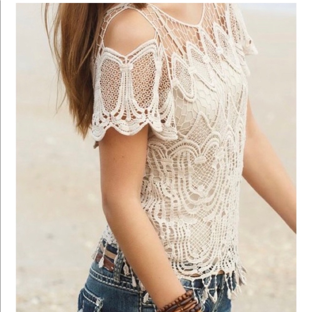 ISSI Cream Crochet Top Size XS *GREAT Condition*